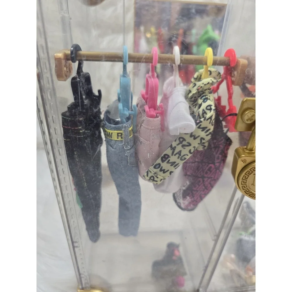 RAINBOW HIGH Doll Deluxe Fashion Closet Wardrobe Acrylic Big Bundle